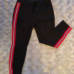 Ankle pant with Red stripe